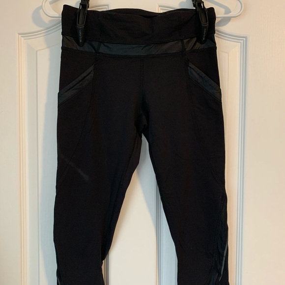 Lululemon capris Sz 4 - Picture 2 of 2